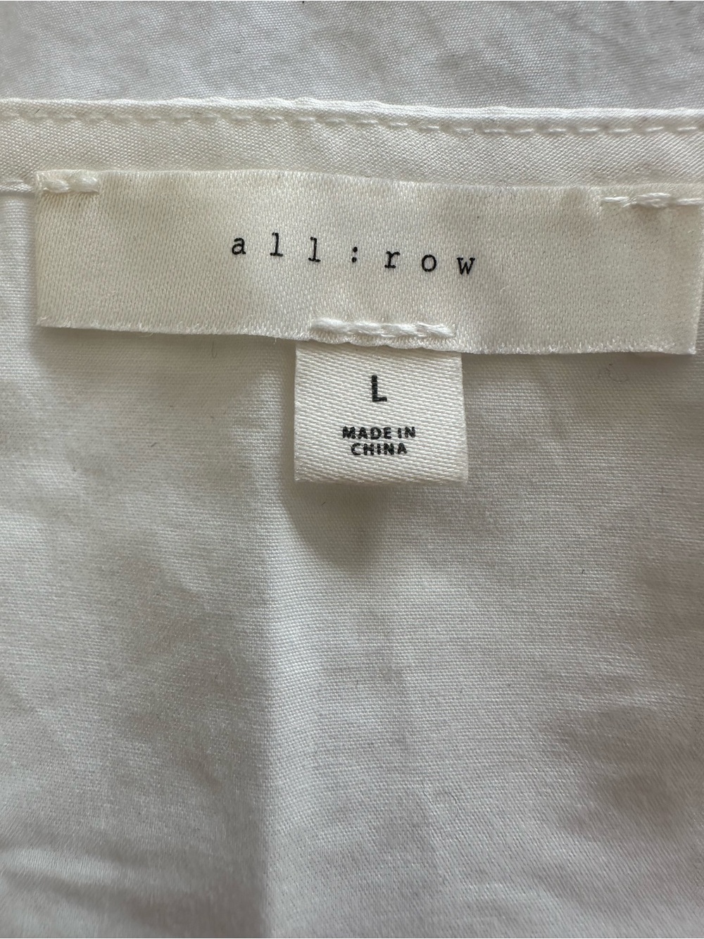 All:Row white top with V-neck and bow, size large - Picture 8 of 12